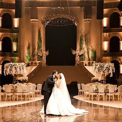 Ancient Roman Atmosphere At This Colosseum Inspired Wedding!