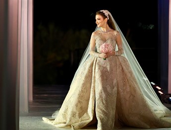 All Eyes on this Zuhair Murad Bride's Entrance !