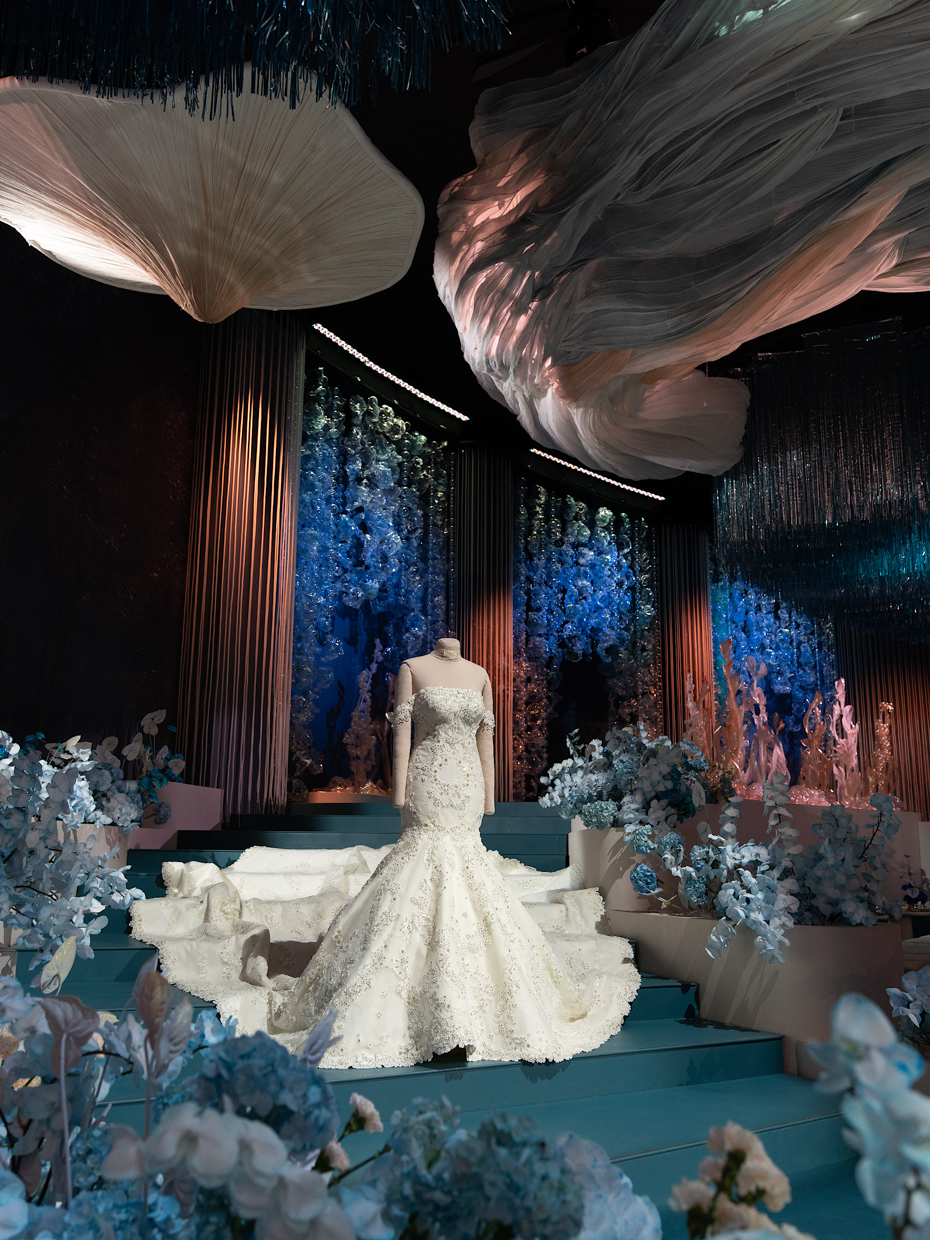 Inside the Riyadh Wedding Defined by Underwater Design, Sculptural Cakes, and Live Star Performances